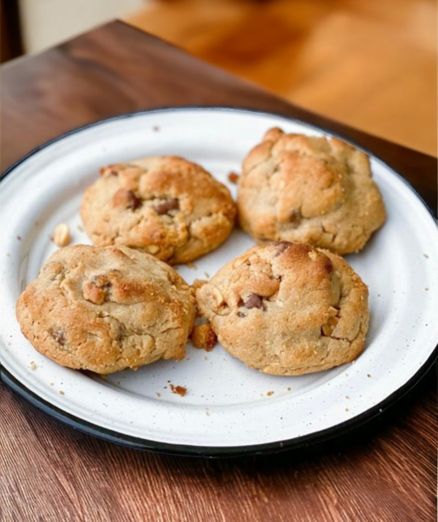 Peanut Butter Chocolate Chip Cookies (VIDEO)
