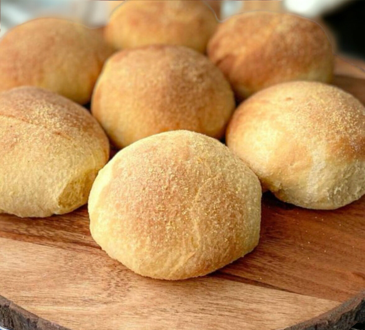 Cornmeal Bread Buns with Yeast