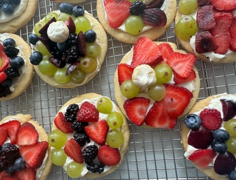 Easy Fruit Pizza Recipe with Cream Cheese Frosting (Video)