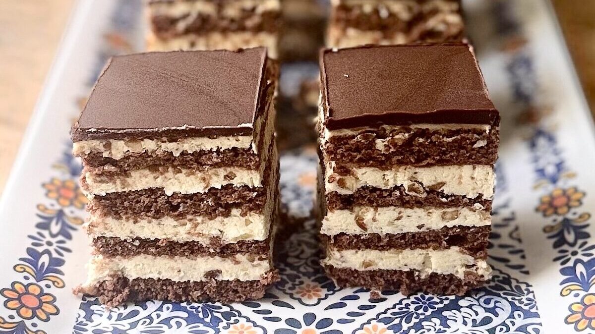 Boem kocke – klasični kolač sa orasima i lješnjacima (video)